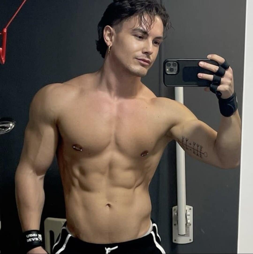 Austin Sugar come for our first edging session. He s so blown away how amazing my hand and my mouth feel. The guy cum down my throat.