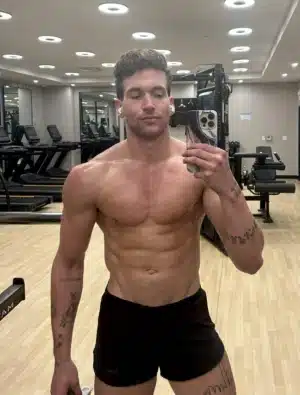 Taylor greenwood get his muscular body worhip and his cock edged.